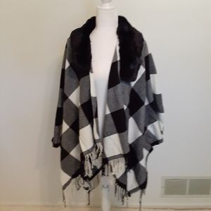NWT 14TH & UNION CAPE